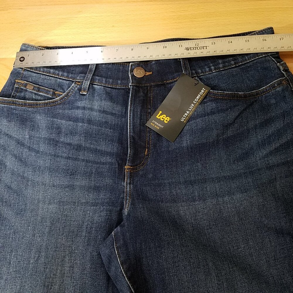 Lee Women’s Dark Wash Jeans 14M Straight Leg Mid Rise NWT!!!! - Picture 4 of 16